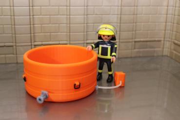 Inflatable water tank