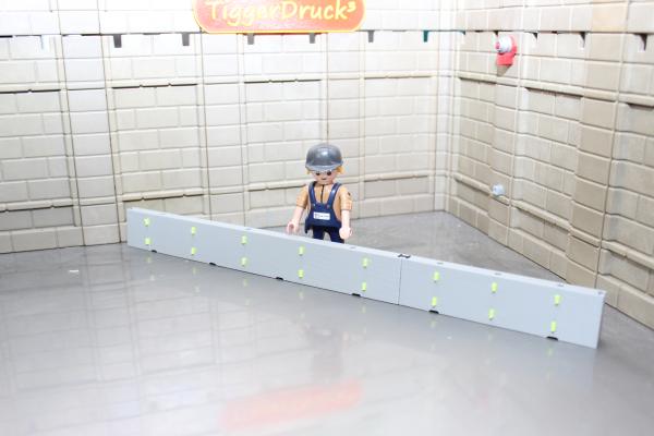 Concrete crash barrier