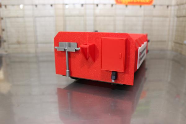 Roll-off container for firefighting water