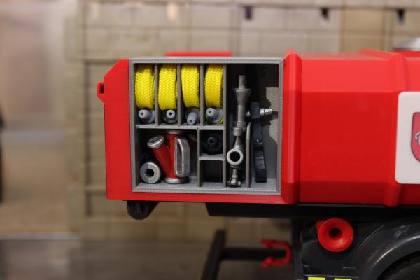 Roll-off container for firefighting water