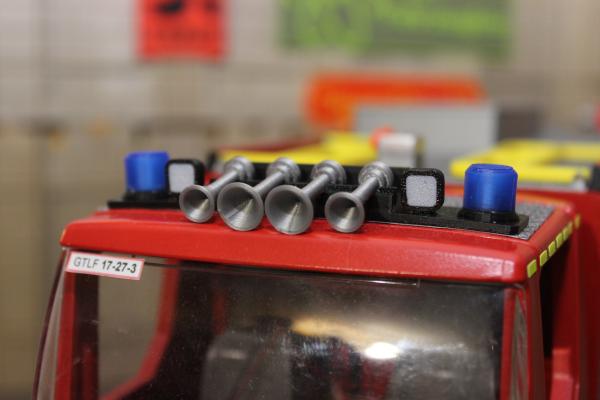 Balken mit Rundumleuchten